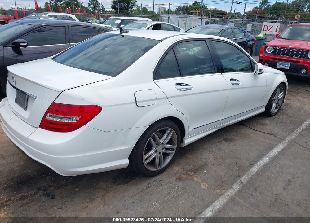 2014 MERCEDES-BENZ C 250 LUXURY/SPORT VIN: WDDGF4HB5ER305853