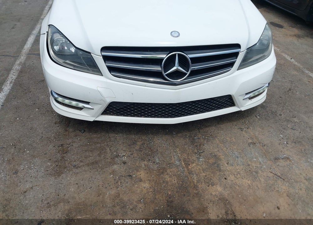 2014 MERCEDES-BENZ C 250 LUXURY/SPORT VIN: WDDGF4HB5ER305853