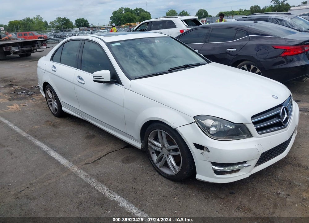 2014 MERCEDES-BENZ C 250 LUXURY/SPORT VIN: WDDGF4HB5ER305853