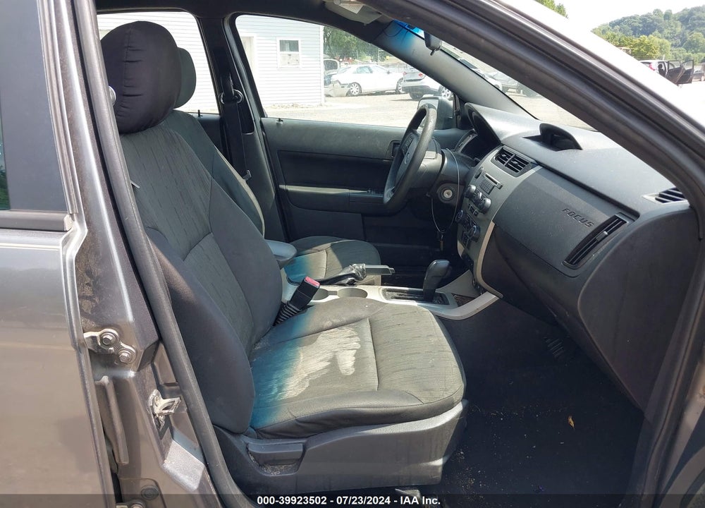 2011 FORD FOCUS SE VIN: 1FAHP3FN5BW105853
