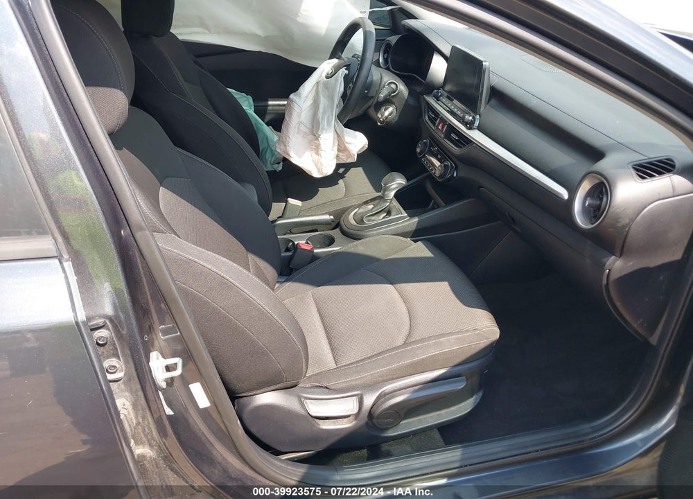 2019 KIA FORTE LXS VIN: 3KPF24AD0KE109100