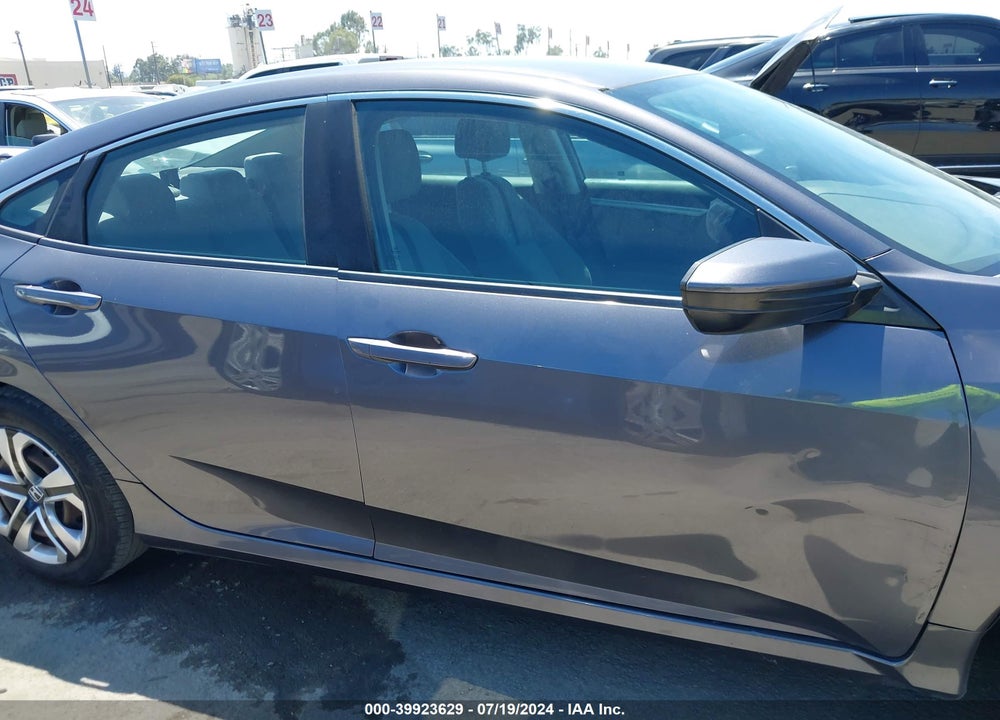 2018 HONDA CIVIC LX VIN: 2HGFC2F58JH517853