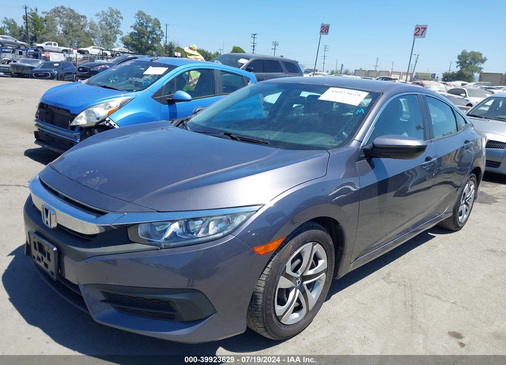2018 HONDA CIVIC LX VIN: 2HGFC2F58JH517853