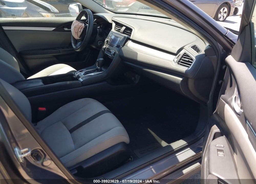 2018 HONDA CIVIC LX VIN: 2HGFC2F58JH517853
