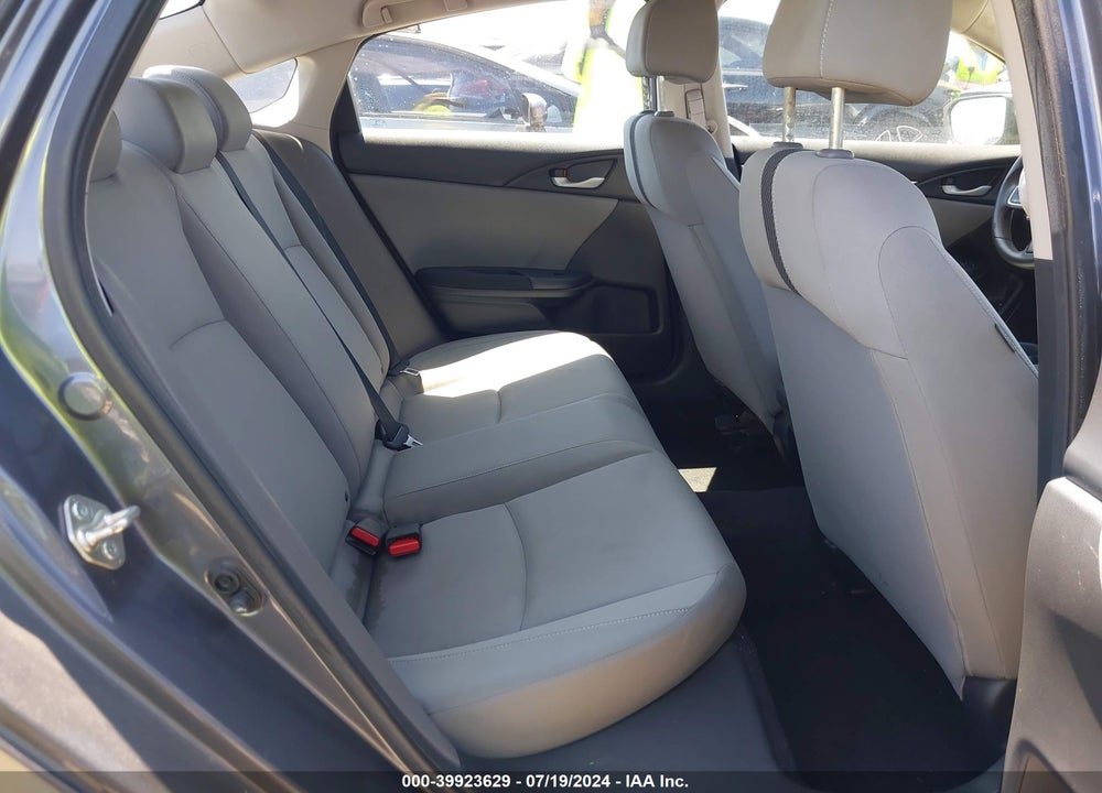 2018 HONDA CIVIC LX VIN: 2HGFC2F58JH517853