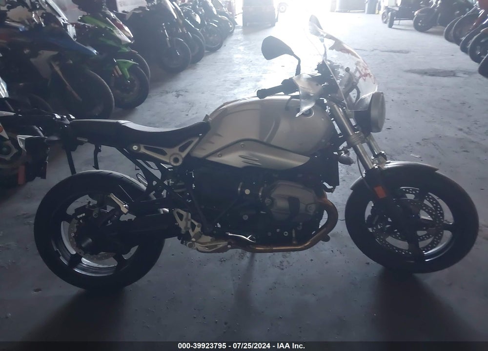 2017 BMW R NINE T PURE VIN: WB10J1308HZ731505