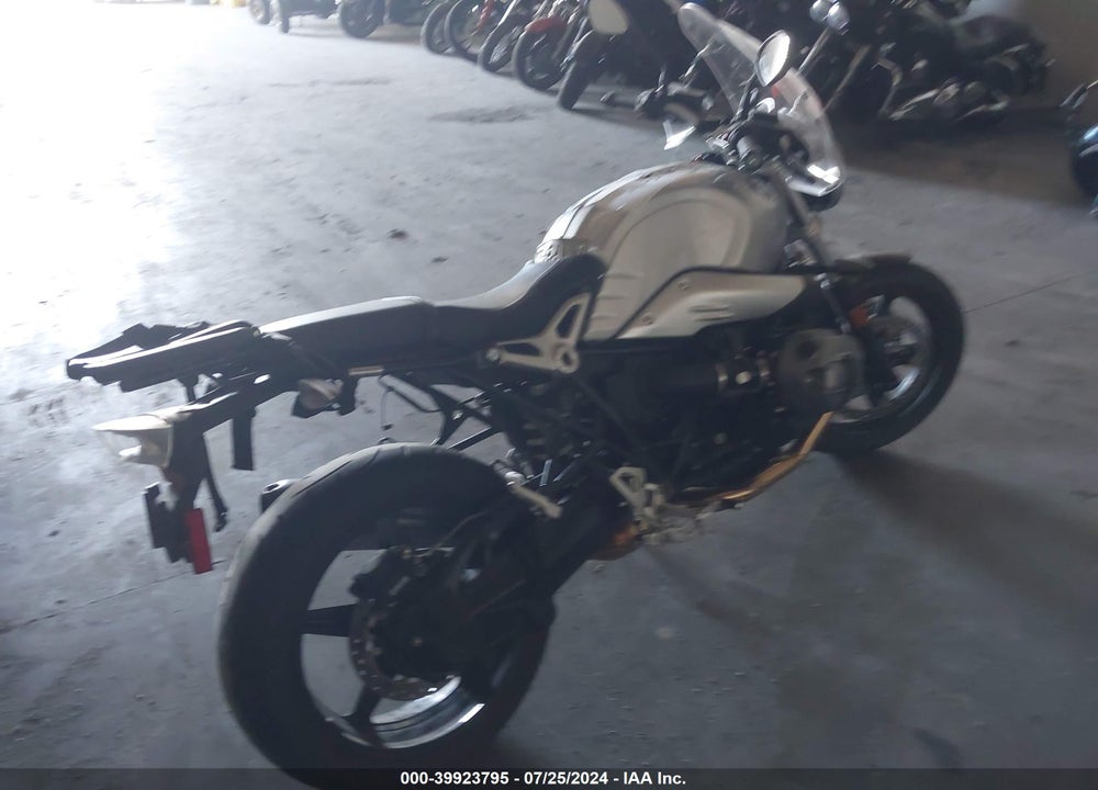 2017 BMW R NINE T PURE VIN: WB10J1308HZ731505
