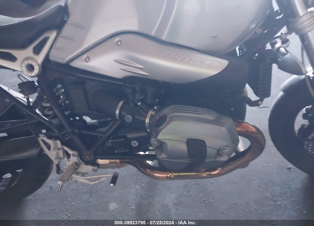 2017 BMW R NINE T PURE VIN: WB10J1308HZ731505