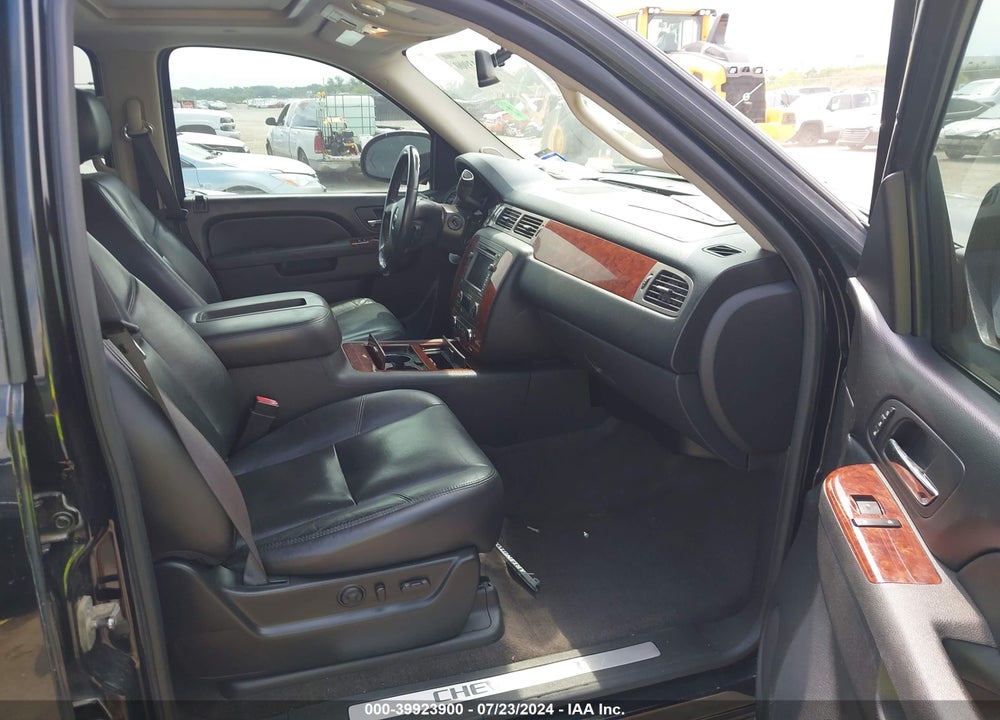 2011 CHEVROLET TAHOE LTZ VIN: 1GNSKCE03BR119373