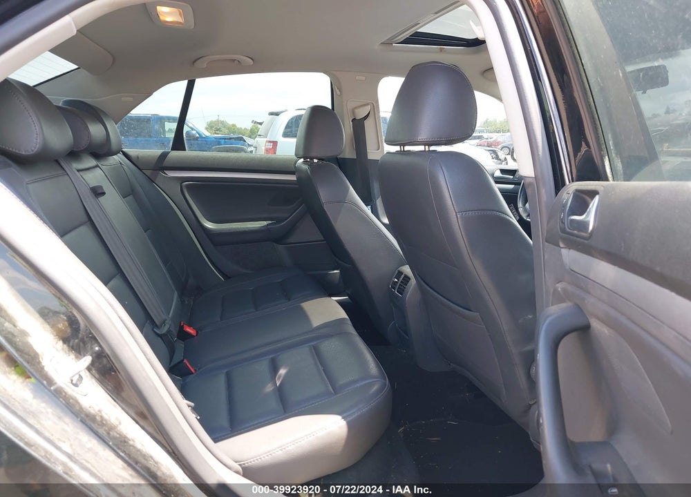 2008 VOLKSWAGEN JETTA SE/SEL VIN: 3VWRM71K38M137685