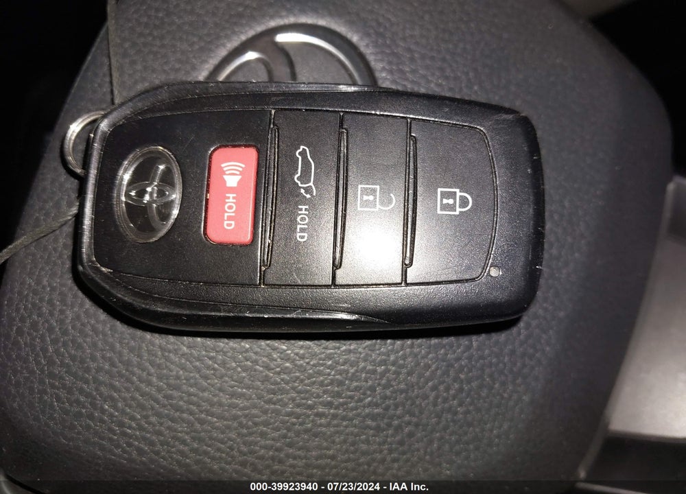2024 TOYOTA GRAND HIGHLANDER XLE VIN: 5TDAAAA51RS002013