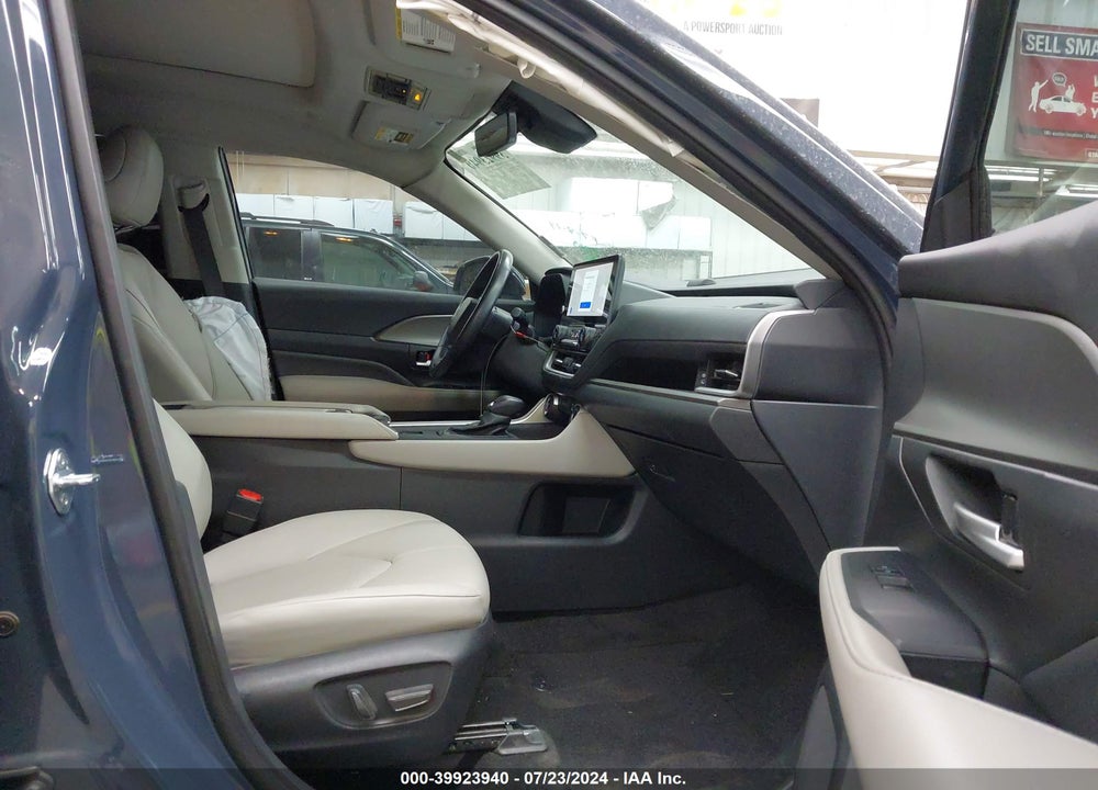 2024 TOYOTA GRAND HIGHLANDER XLE VIN: 5TDAAAA51RS002013