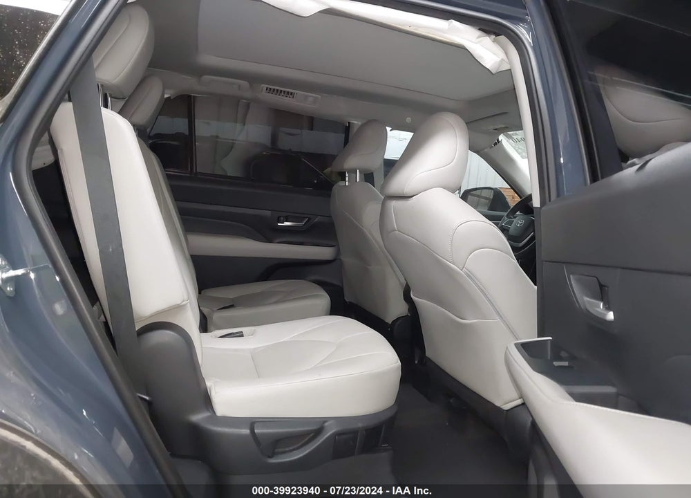 2024 TOYOTA GRAND HIGHLANDER XLE VIN: 5TDAAAA51RS002013