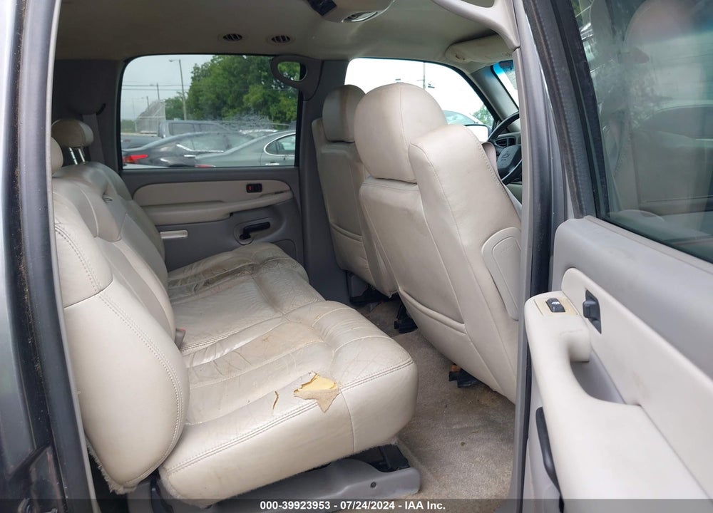 2000 CHEVROLET SUBURBAN 1500 LS VIN: 3GNEC16T2YG163087