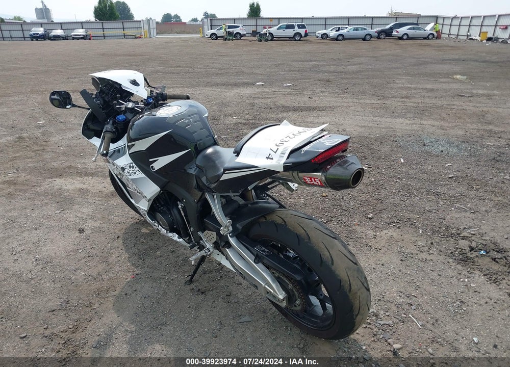 2016 HONDA CBR600 RR VIN: JH2PC40J0GK200677