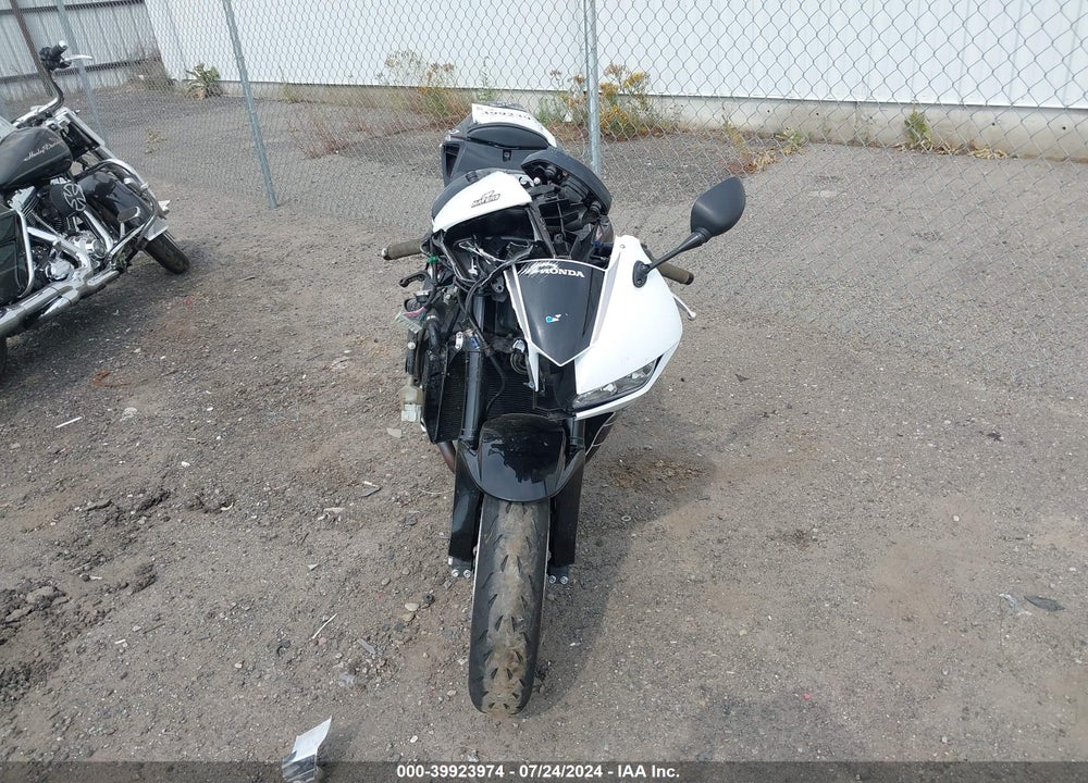 2016 HONDA CBR600 RR VIN: JH2PC40J0GK200677