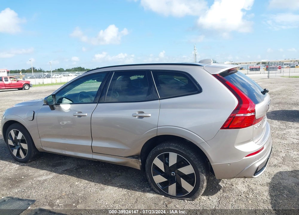 2024 VOLVO XC60 RECHARGE PLUG-IN HYBRID T8 PLUS DARK THEME VIN: YV4H60DL9R1896826