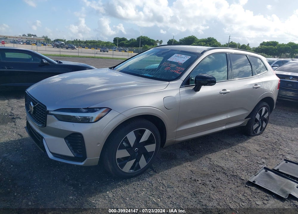 2024 VOLVO XC60 RECHARGE PLUG-IN HYBRID T8 PLUS DARK THEME VIN: YV4H60DL9R1896826