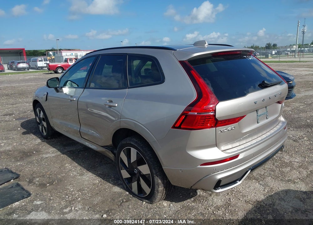 2024 VOLVO XC60 RECHARGE PLUG-IN HYBRID T8 PLUS DARK THEME VIN: YV4H60DL9R1896826