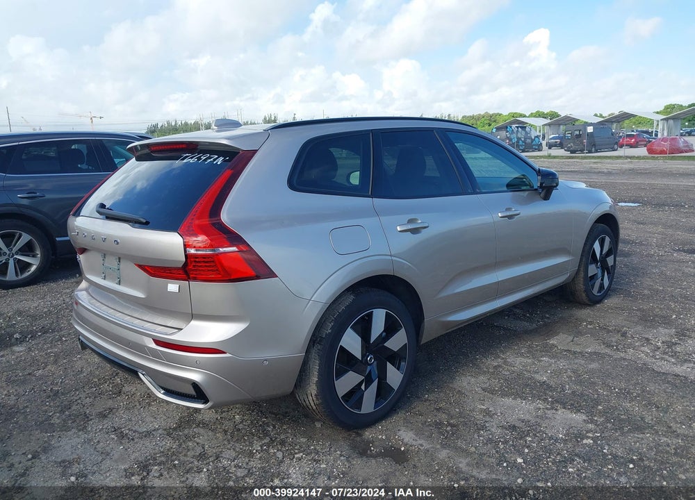 2024 VOLVO XC60 RECHARGE PLUG-IN HYBRID T8 PLUS DARK THEME VIN: YV4H60DL9R1896826