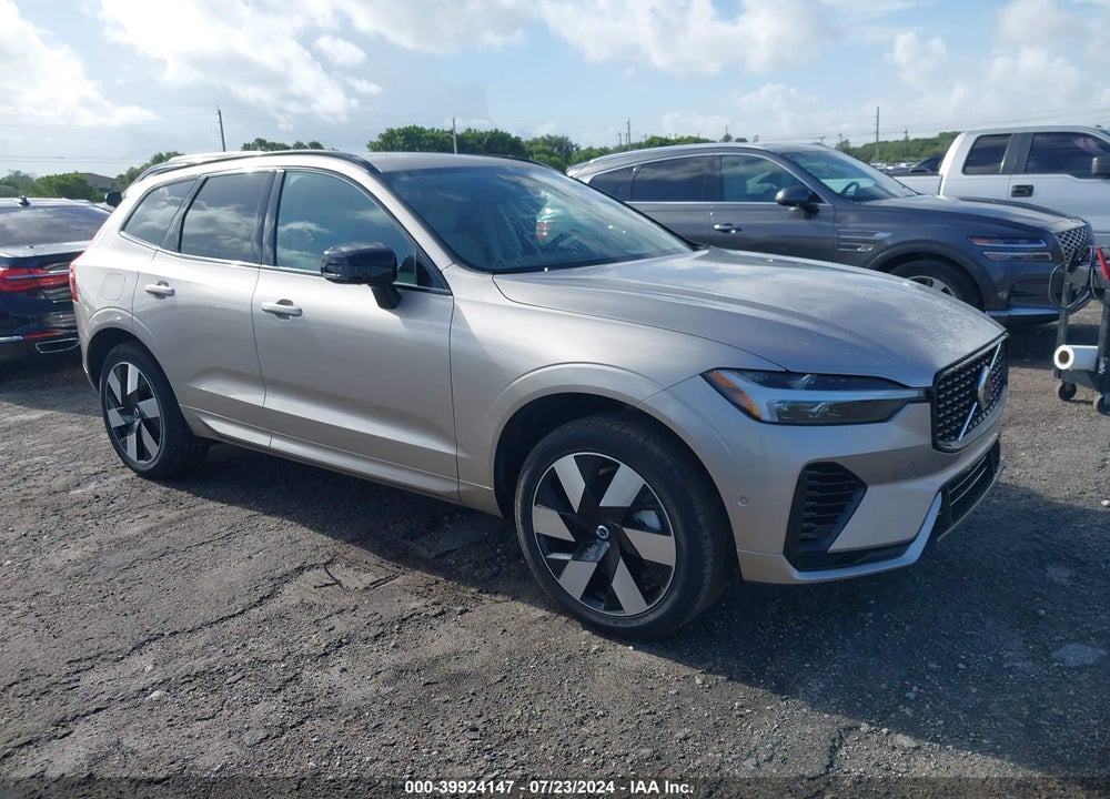 2024 VOLVO XC60 RECHARGE PLUG-IN HYBRID T8 PLUS DARK THEME VIN: YV4H60DL9R1896826