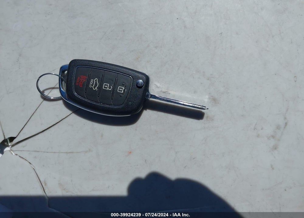 2015 HYUNDAI SONATA SE VIN: 5NPE24AF1FH066627