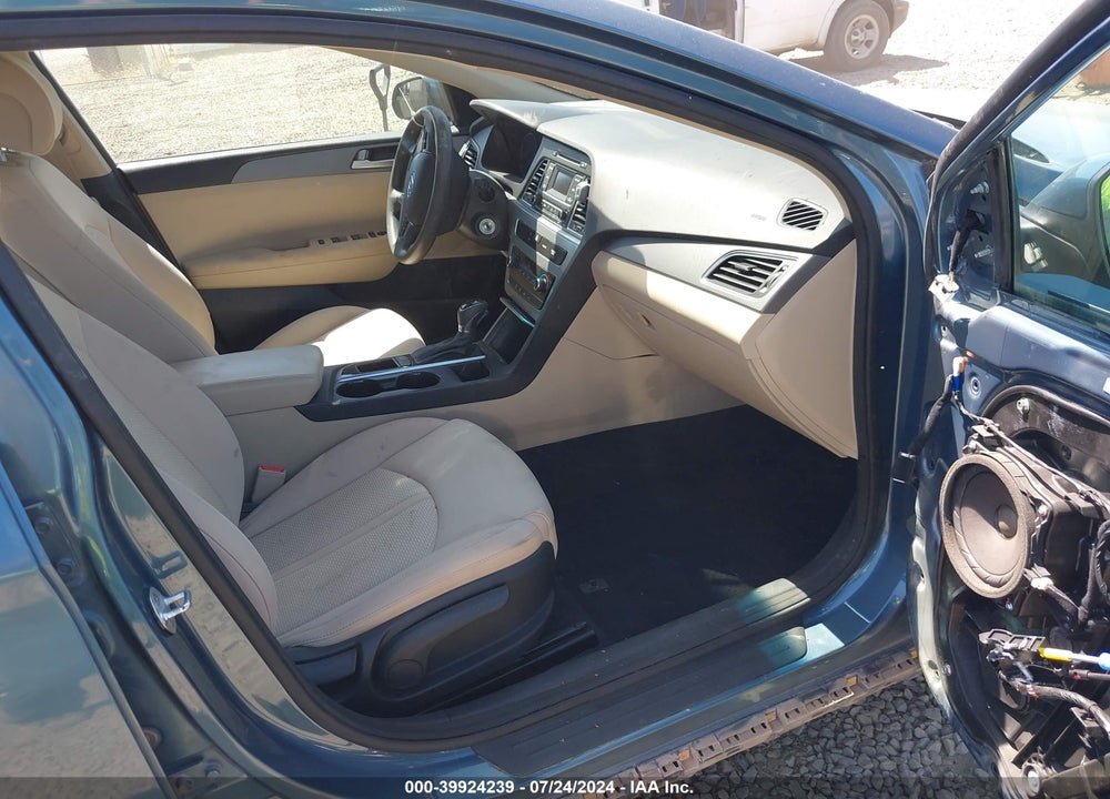 2015 HYUNDAI SONATA SE VIN: 5NPE24AF1FH066627