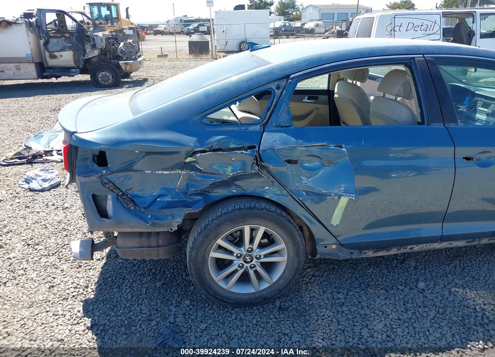 2015 HYUNDAI SONATA SE VIN: 5NPE24AF1FH066627