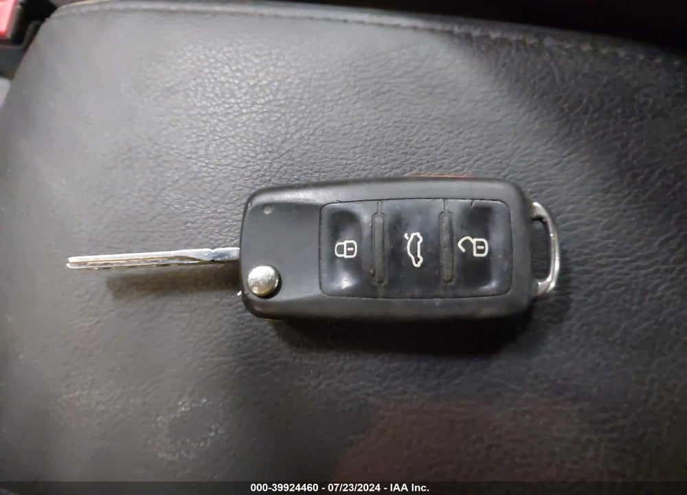 2015 VOLKSWAGEN JETTA 1.8T SE VIN: 3VWD17AJ1FM330375