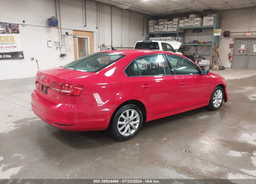 2015 VOLKSWAGEN JETTA 1.8T SE VIN: 3VWD17AJ1FM330375