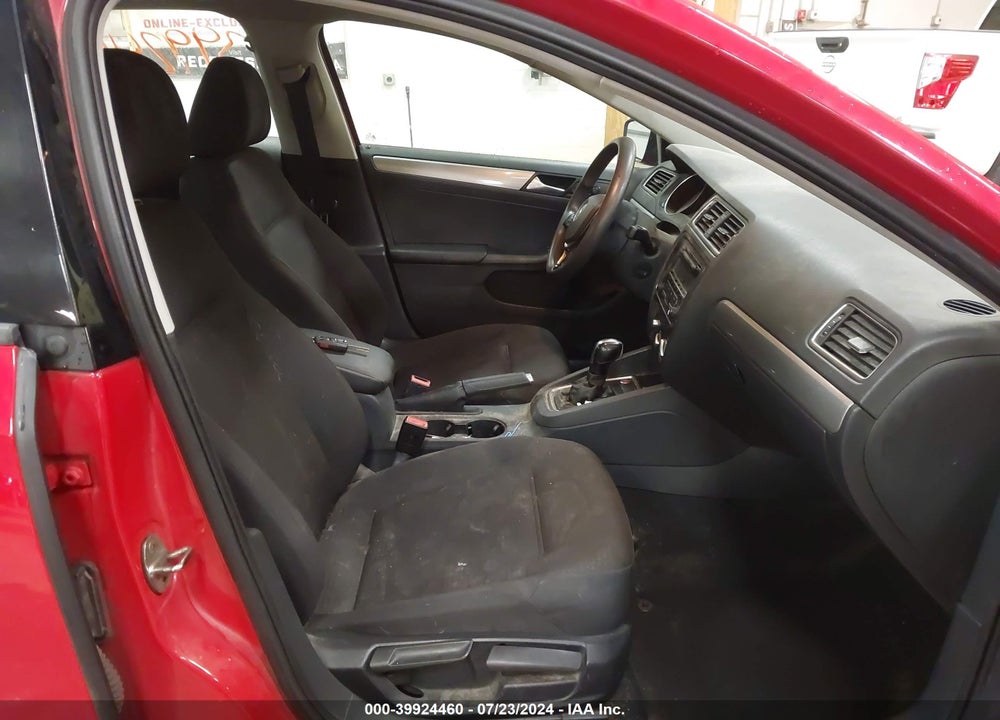 2015 VOLKSWAGEN JETTA 1.8T SE VIN: 3VWD17AJ1FM330375