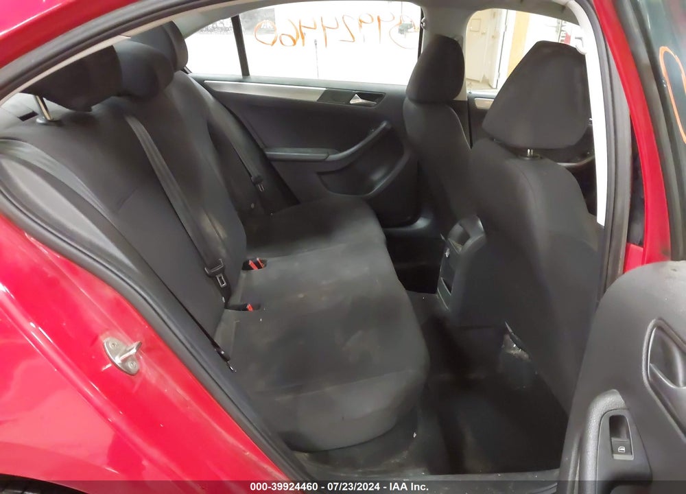 2015 VOLKSWAGEN JETTA 1.8T SE VIN: 3VWD17AJ1FM330375
