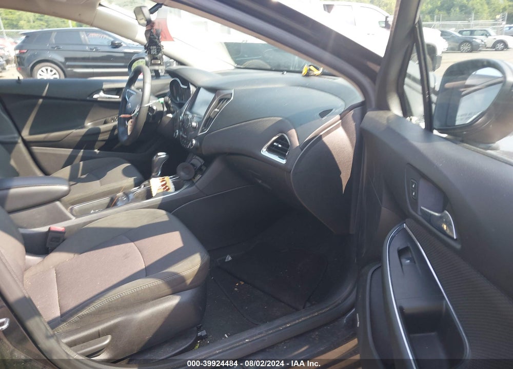 2017 CHEVROLET CRUZE LT AUTO VIN: 1G1BE5SM8H7110846