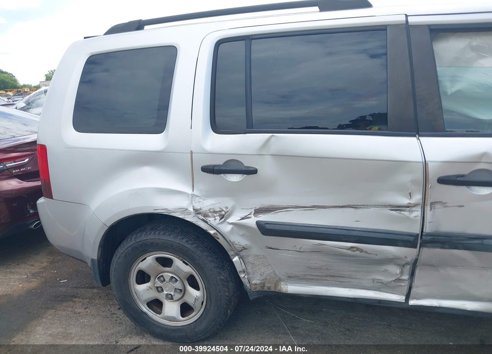 2011 HONDA PILOT LX VIN: 5FNYF3H21BB034249