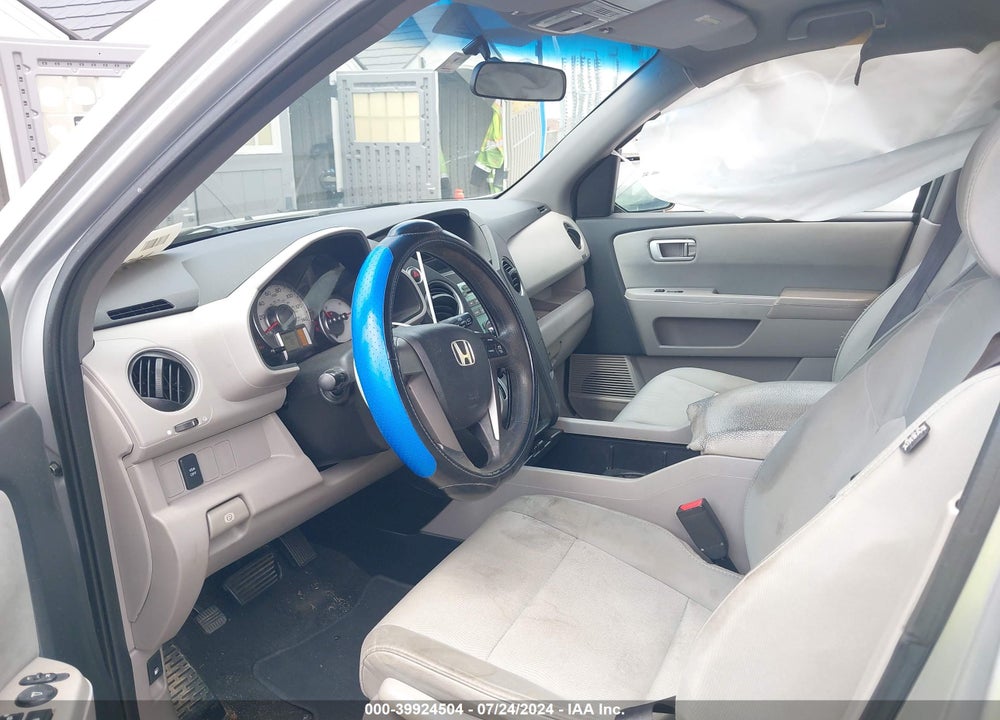 2011 HONDA PILOT LX VIN: 5FNYF3H21BB034249