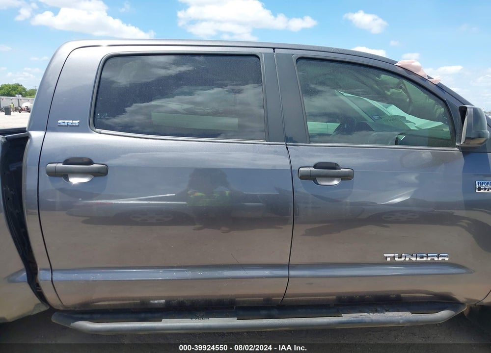 2017 TOYOTA TUNDRA SR5 5.7L V8 VIN: 5TFDW5F15HX604353