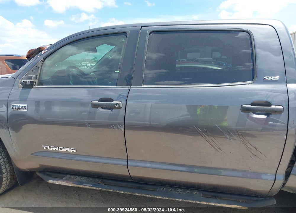 2017 TOYOTA TUNDRA SR5 5.7L V8 VIN: 5TFDW5F15HX604353