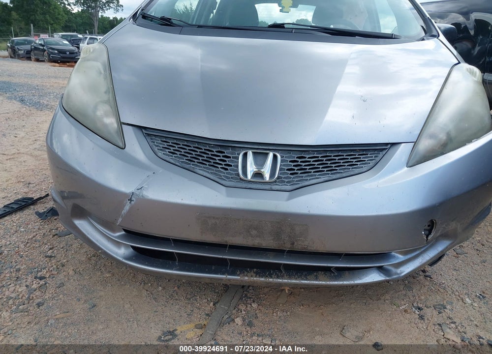 2009 HONDA FIT VIN: JHMGE882X9S055026