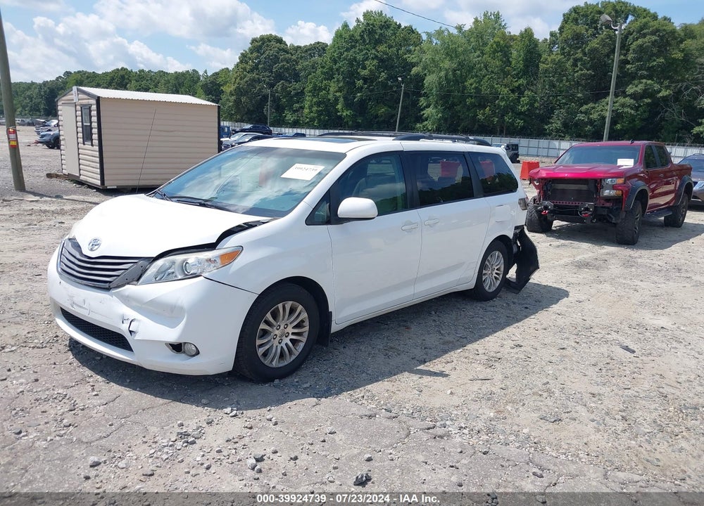 2014 TOYOTA SIENNA XLE V6 8 PASSENGER VIN: 5TDYK3DC3ES430550