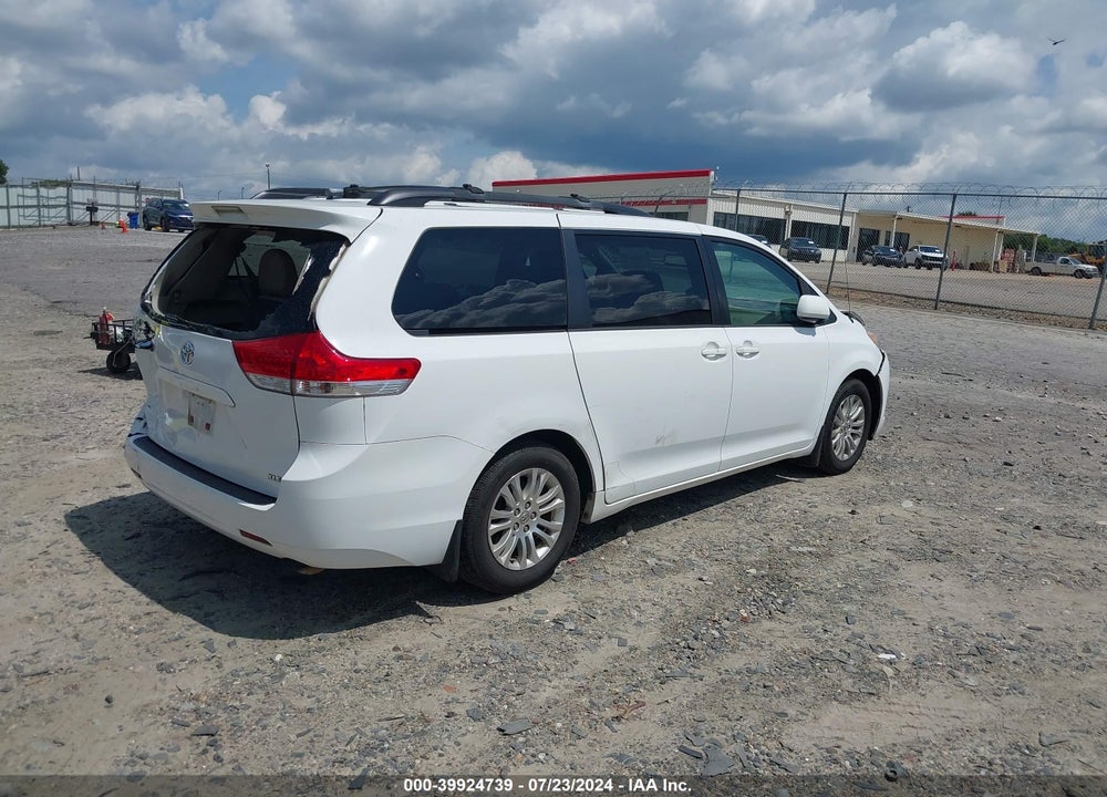 2014 TOYOTA SIENNA XLE V6 8 PASSENGER VIN: 5TDYK3DC3ES430550
