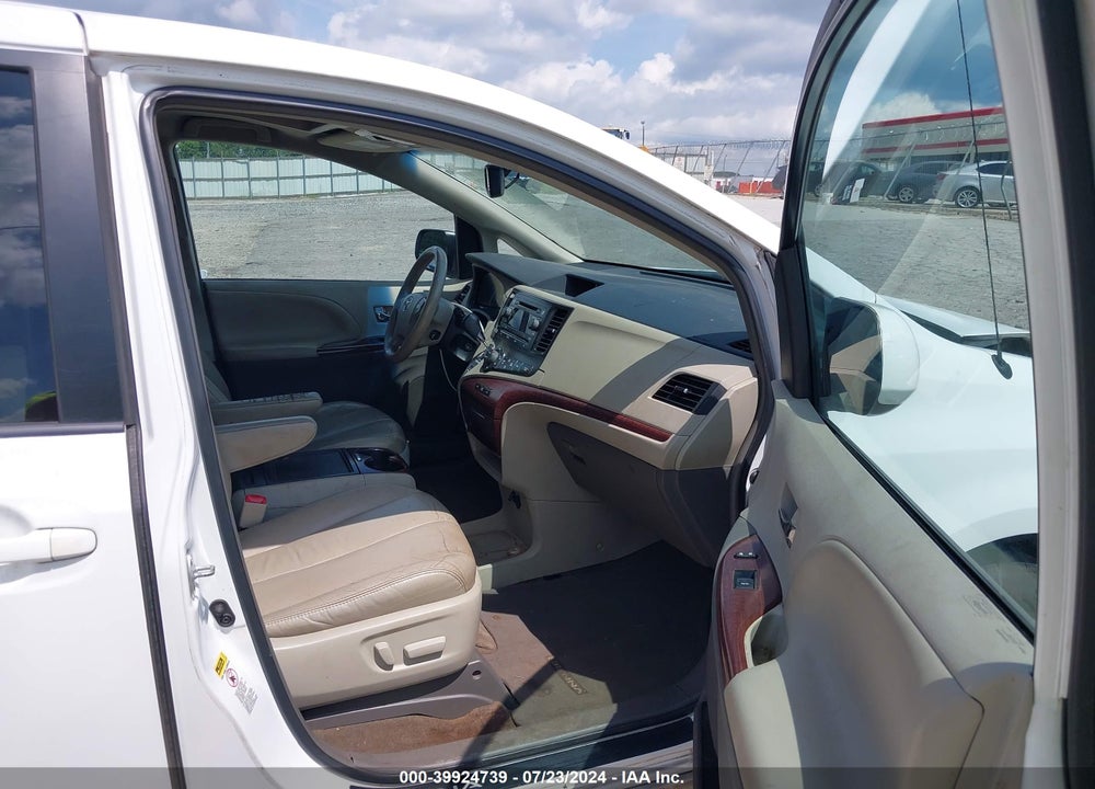 2014 TOYOTA SIENNA XLE V6 8 PASSENGER VIN: 5TDYK3DC3ES430550