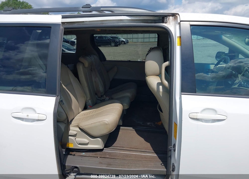 2014 TOYOTA SIENNA XLE V6 8 PASSENGER VIN: 5TDYK3DC3ES430550