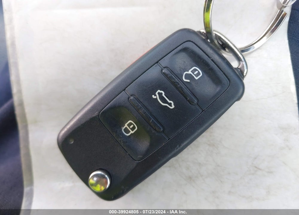 2011 VOLKSWAGEN JETTA 2.5L SE VIN: 3VWDX7AJXBM349905
