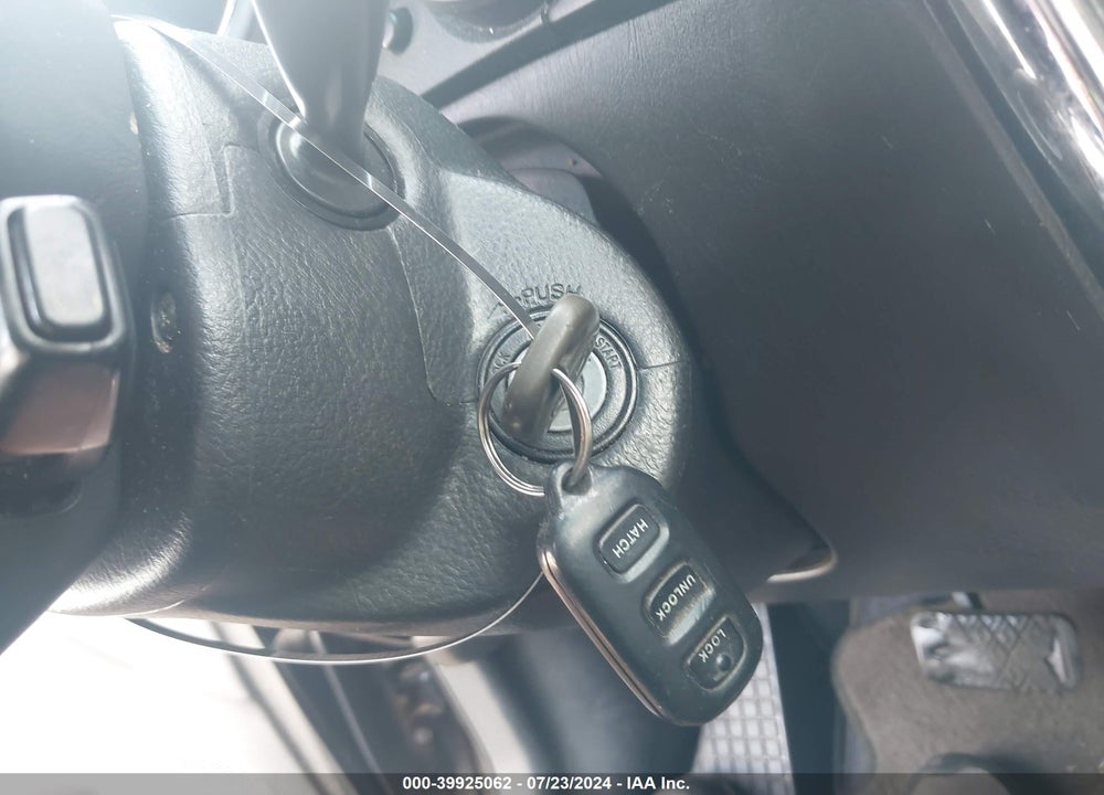 2005 TOYOTA MATRIX VIN: 2T1KR32E65C339304