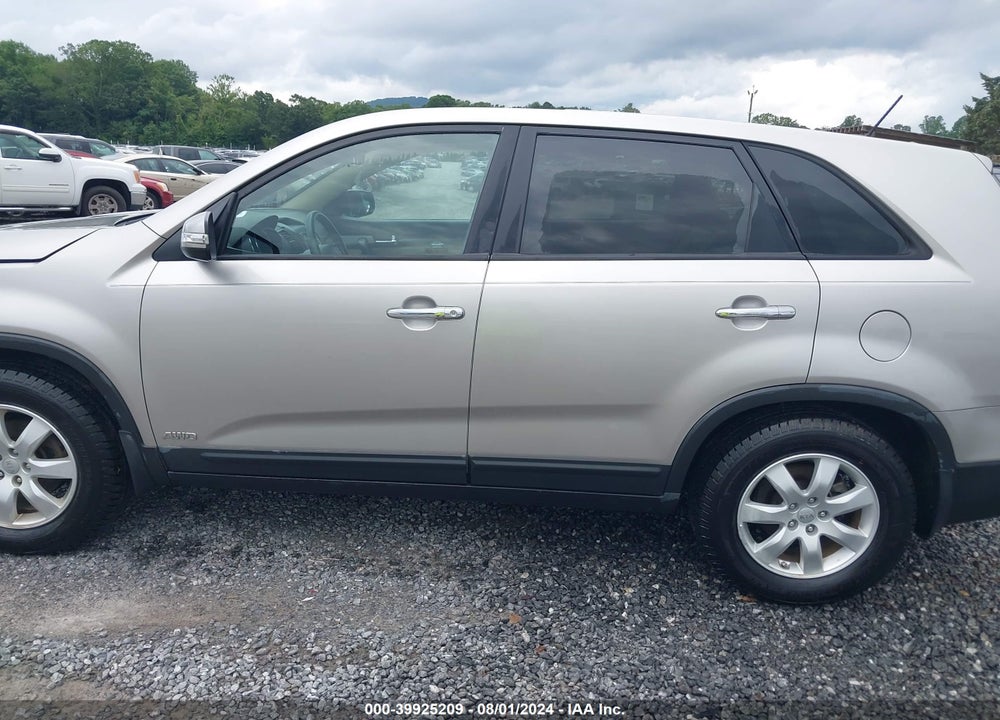 2012 KIA SORENTO LX VIN: 5XYKTCA64CG297874
