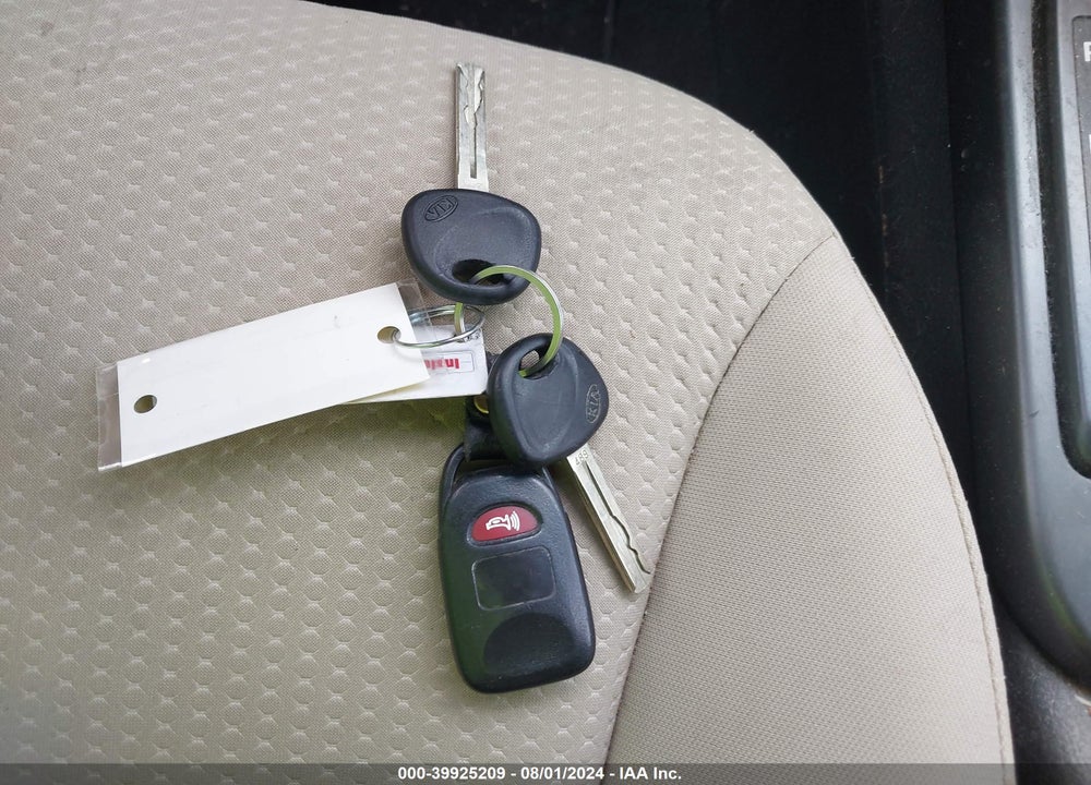 2012 KIA SORENTO LX VIN: 5XYKTCA64CG297874