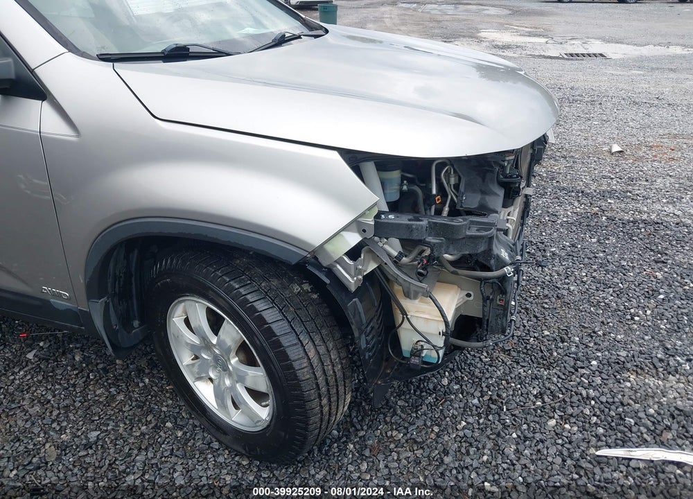 2012 KIA SORENTO LX VIN: 5XYKTCA64CG297874