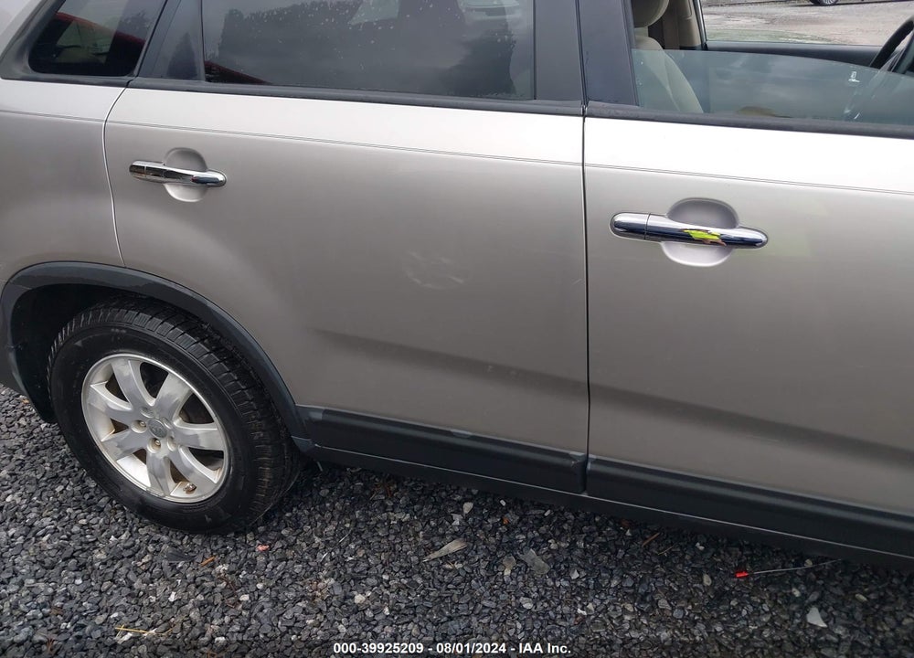 2012 KIA SORENTO LX VIN: 5XYKTCA64CG297874