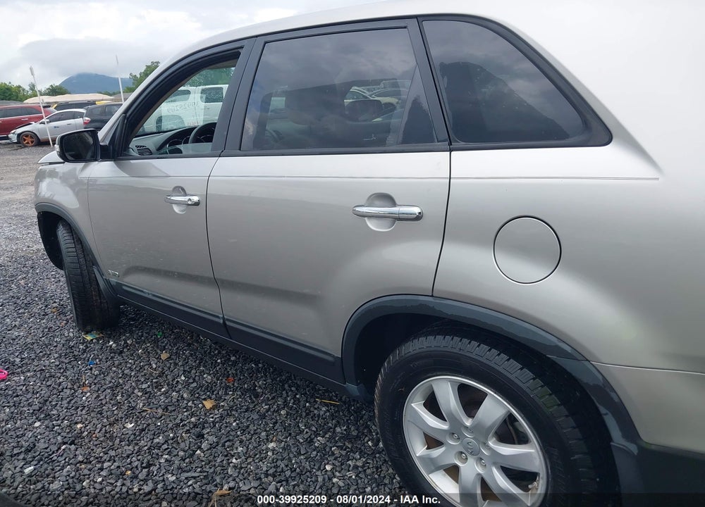 2012 KIA SORENTO LX VIN: 5XYKTCA64CG297874