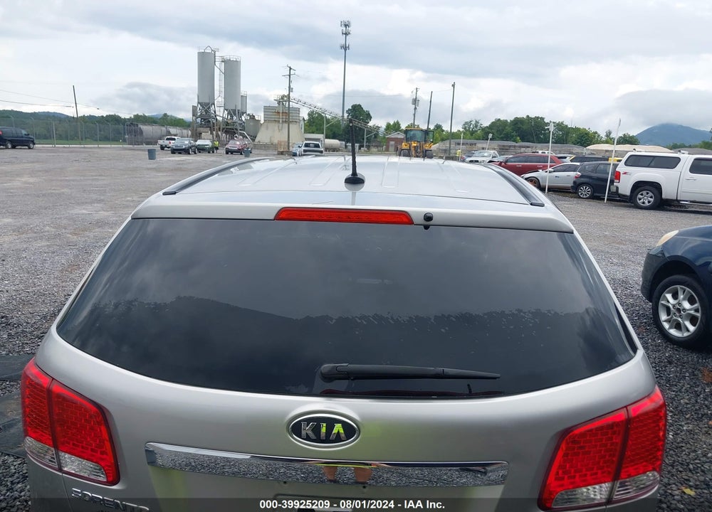 2012 KIA SORENTO LX VIN: 5XYKTCA64CG297874